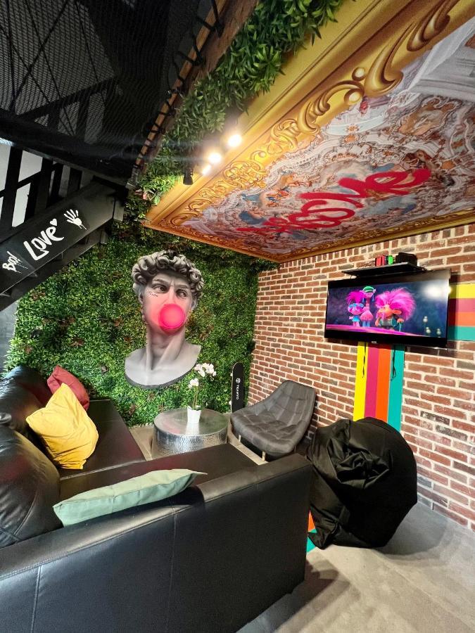 Capsule Art Deco - Jacuzzi - Netflix - Home Cinema - Arcade De Jeux & Nintendo Switch - 2 Chambres - Filet Suspendu Valenciennes Exterior foto