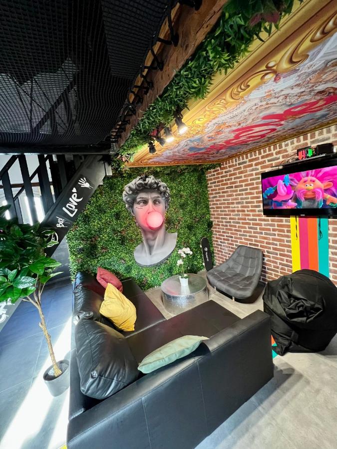 Capsule Art Deco - Jacuzzi - Netflix - Home Cinema - Arcade De Jeux & Nintendo Switch - 2 Chambres - Filet Suspendu Valenciennes Exterior foto
