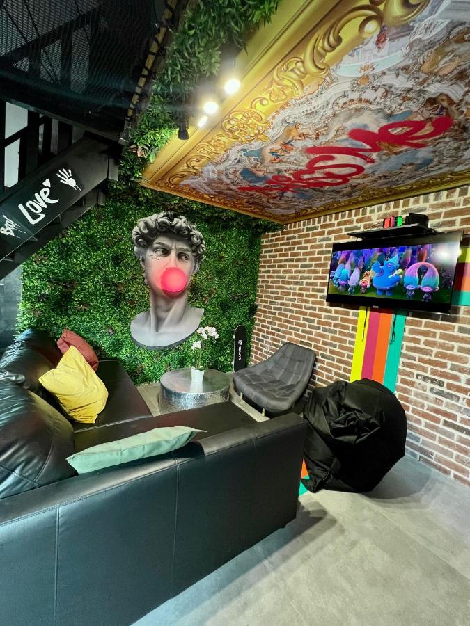 Capsule Art Deco - Jacuzzi - Netflix - Home Cinema - Arcade De Jeux & Nintendo Switch - 2 Chambres - Filet Suspendu Valenciennes Exterior foto